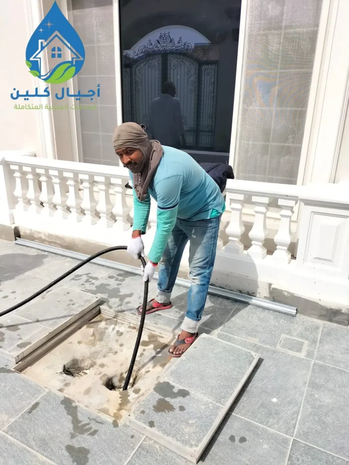عامل تسليك مجاري