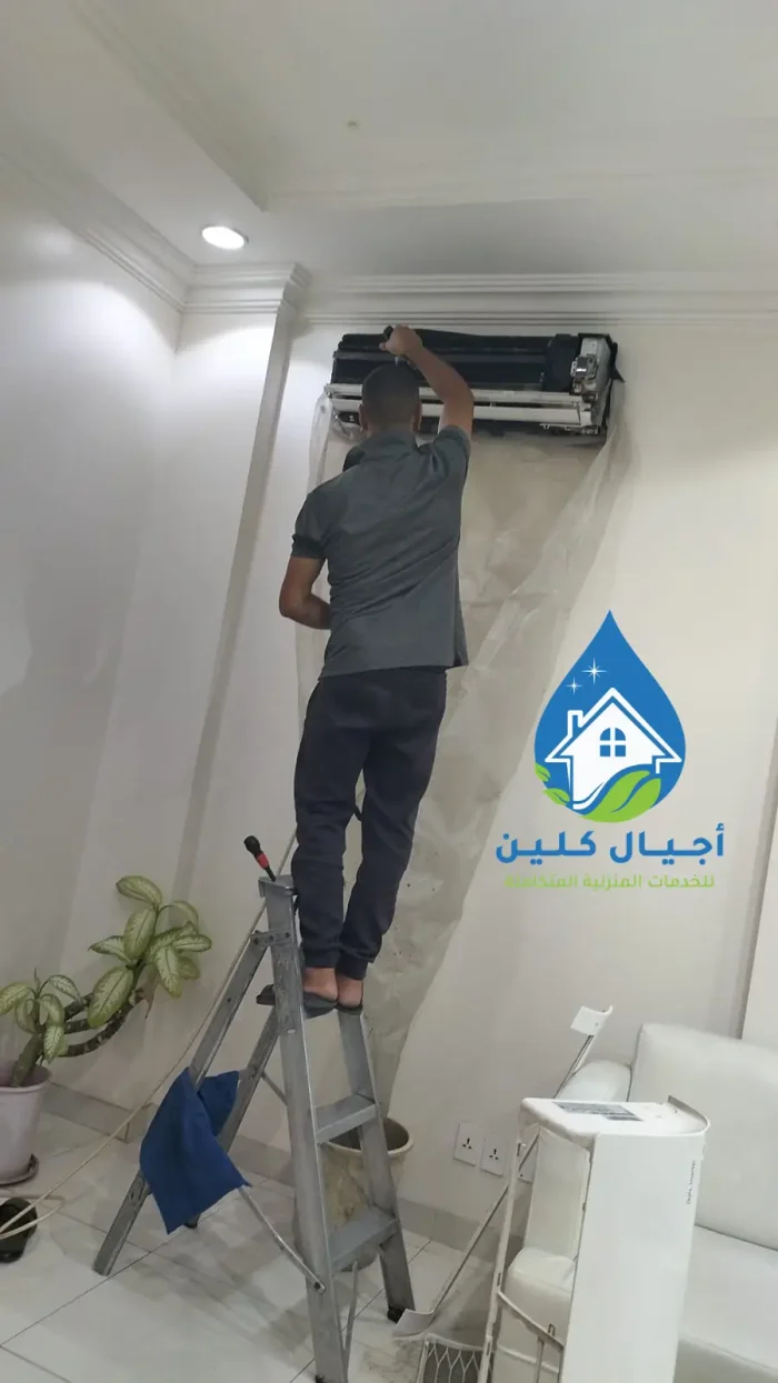 فني تنظيف مكيفات